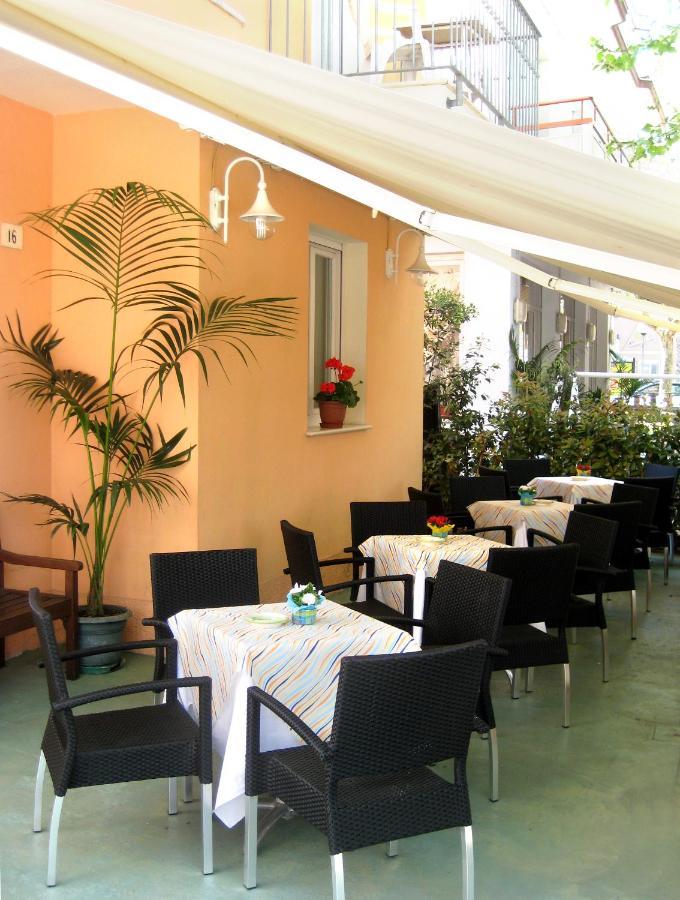 Hotel Silvana Cattolica Exterior photo